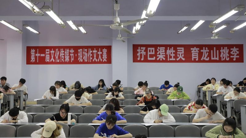 个性化物料清单根据活动特点，为策划者提供定制化的物料方案。这种模板具有以下特点：
